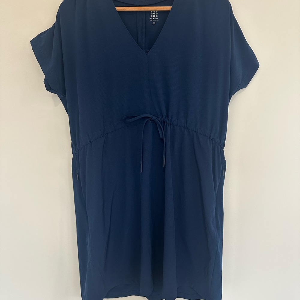 Title Nine Navy Blue V-Neck Drawstring Short Sleeve Dress